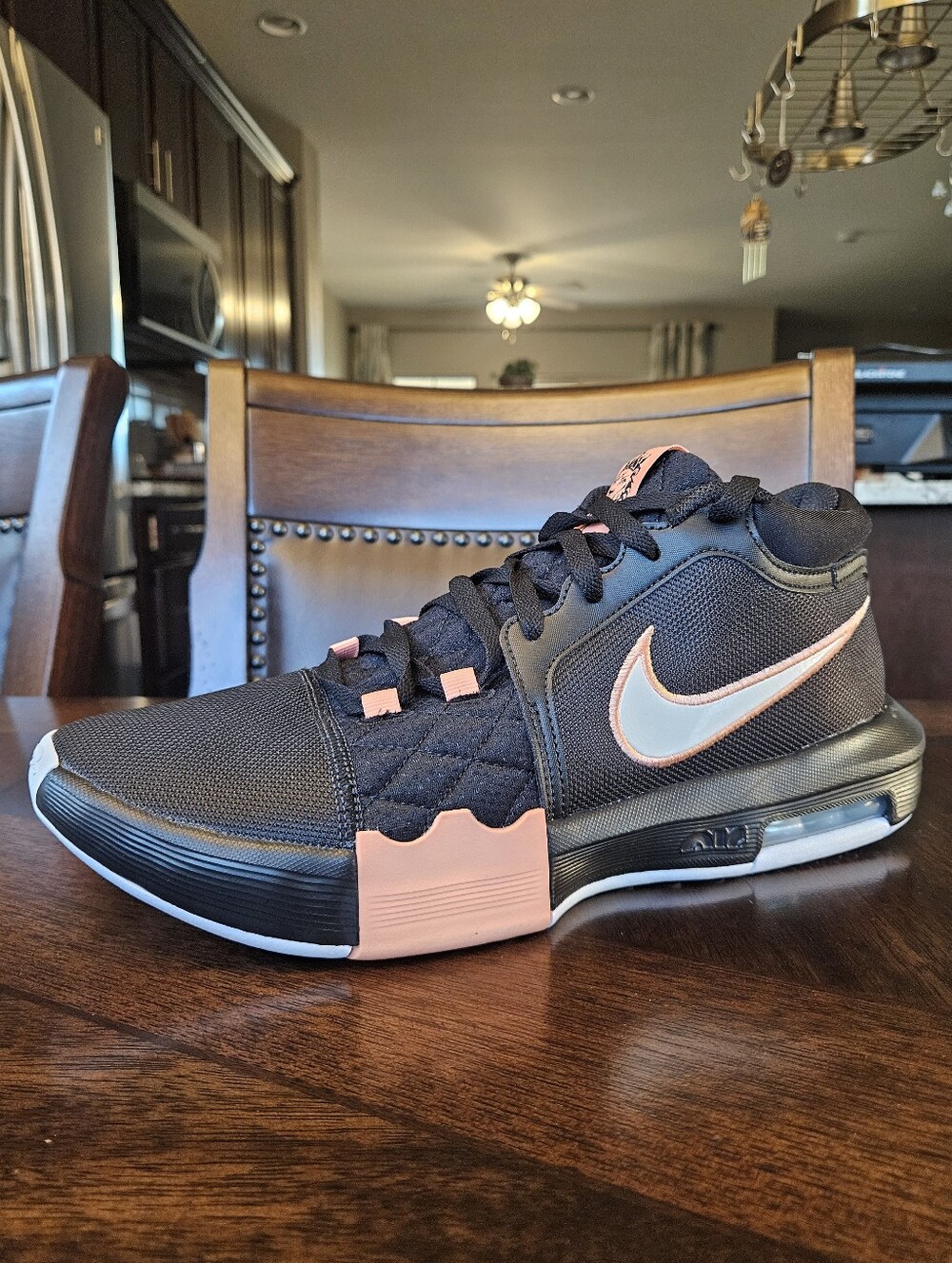 Nike LeBron Witness VIII Men's Basketball Shoes - Picture 4 of 9